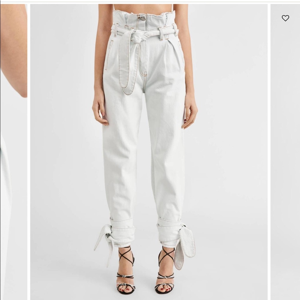 🤍LOOKING🤍 for this white RE /DONE jeans